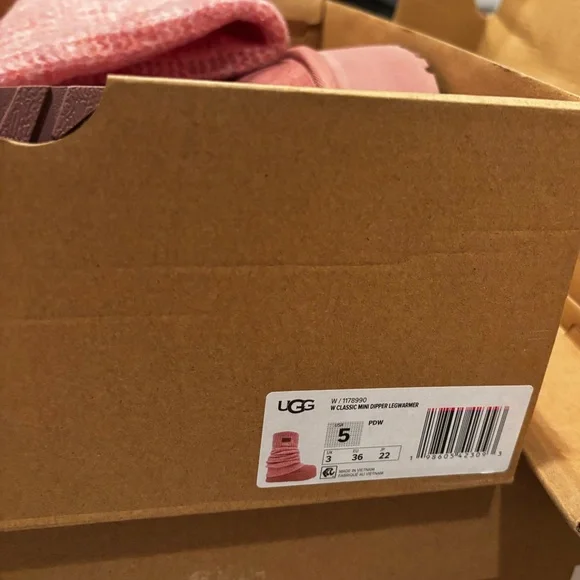 UGG Pink Women's Boots with Legwarmers - Picture 3 of 3